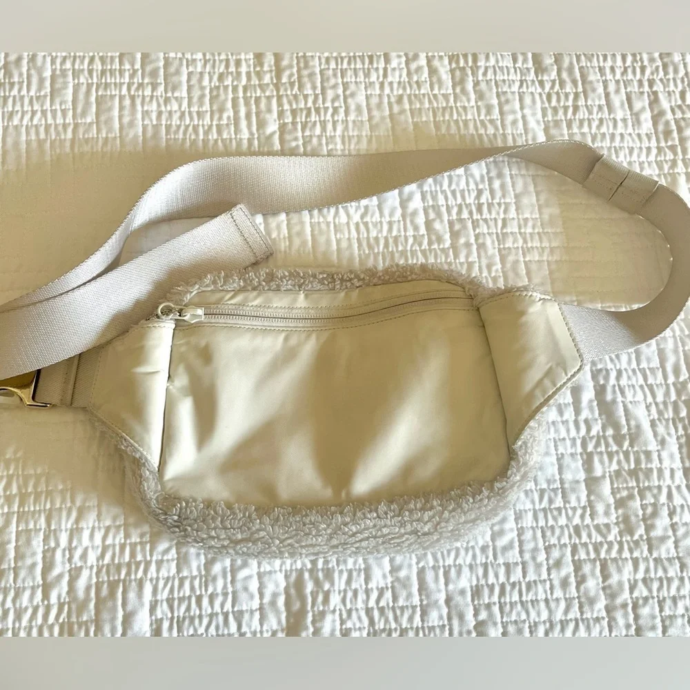 LULULEMON :: BELT BAG